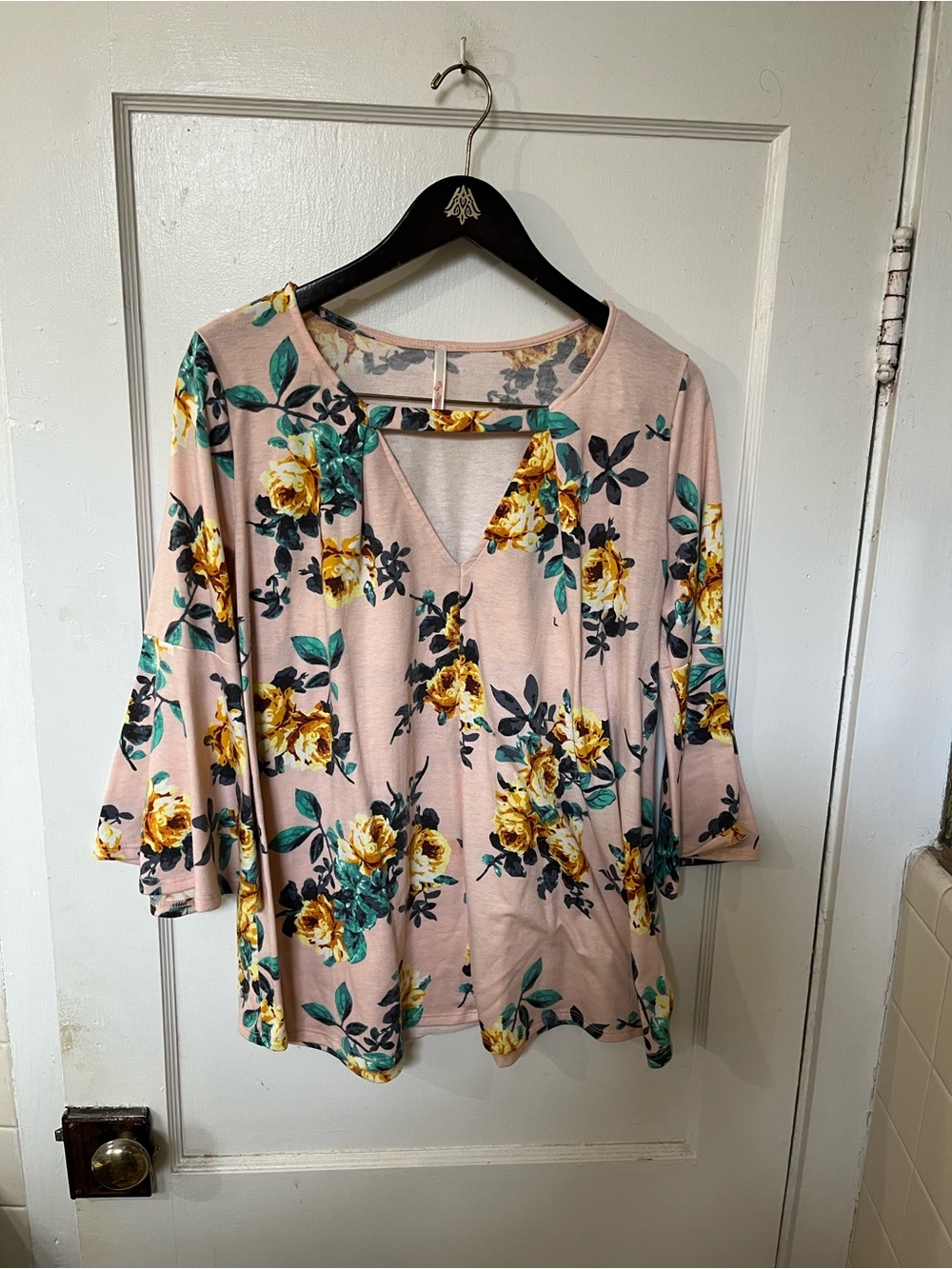 My Story Blush Pink Floral Cutout V-Neck Bell Sleeve Top Size M EUC